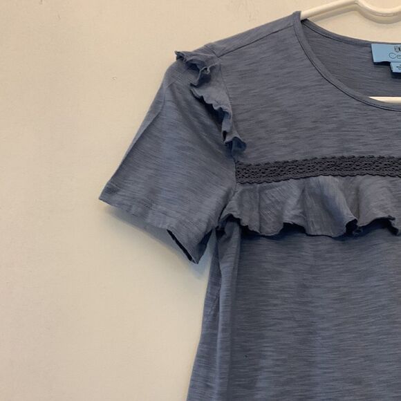 CeCe short sleeve blue ruffled tee. Size XS Length 21” Bust about 13” - Picture 4 of 6